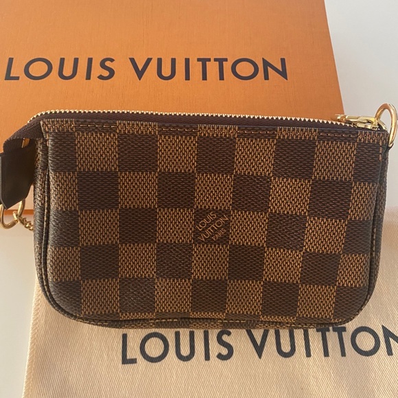 💥SOLD💥 NEW LV Mini Pochette Accessoires DE - Picture 2 of 10